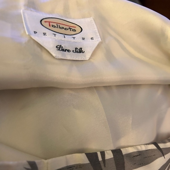 Talbots Pure Silk Petite Skirt. Waist is 15” Laid Flat. Length is 21… - Picture 3 of 3